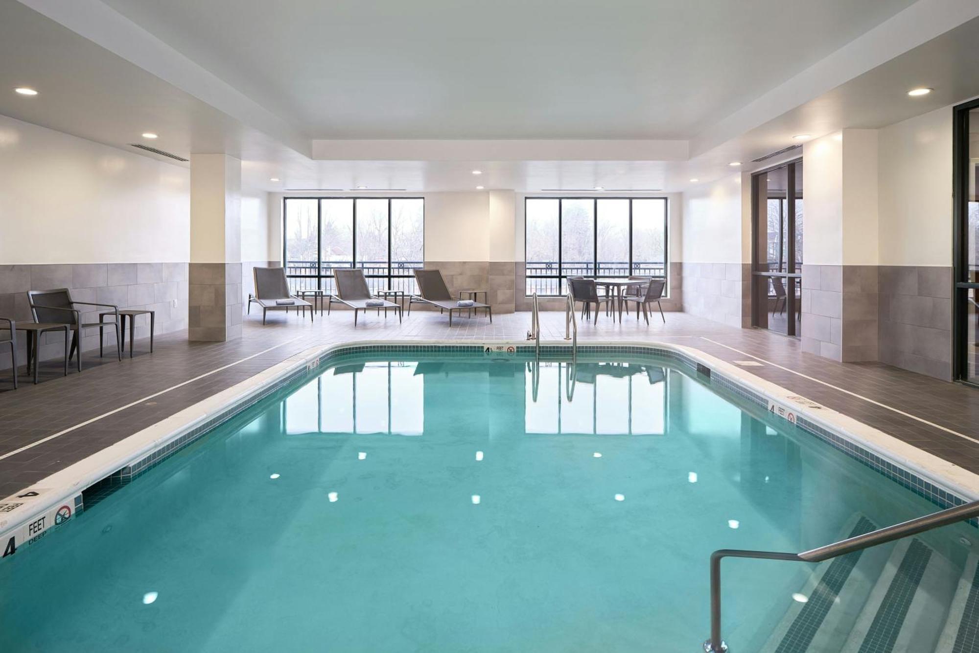 Готель Courtyard By Marriott Саратога-Спрінгс Екстер'єр фото